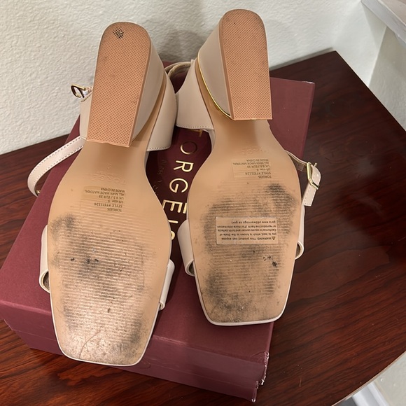 Beautiful Torgeis wedge heels in size 9. - Picture 4 of 4